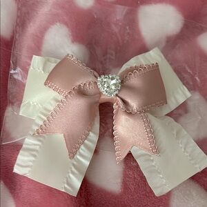 🎀FREE🎀 w/ 3+ item bundle